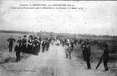 Domaine de CHANTRUD, prs GRANDLUP (Aisne)          Dfil de la Procession pour la Bndiction du Calvaire           (15 Aot 1912)